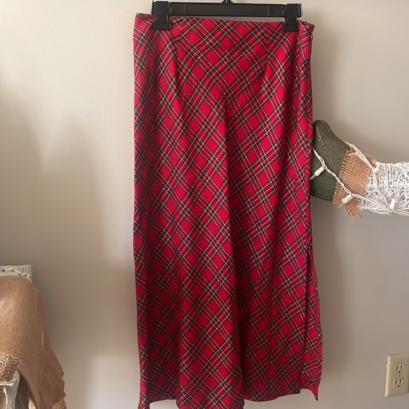 Stonebridge Red Plaid Christmas skirt - Picture 2 of 5